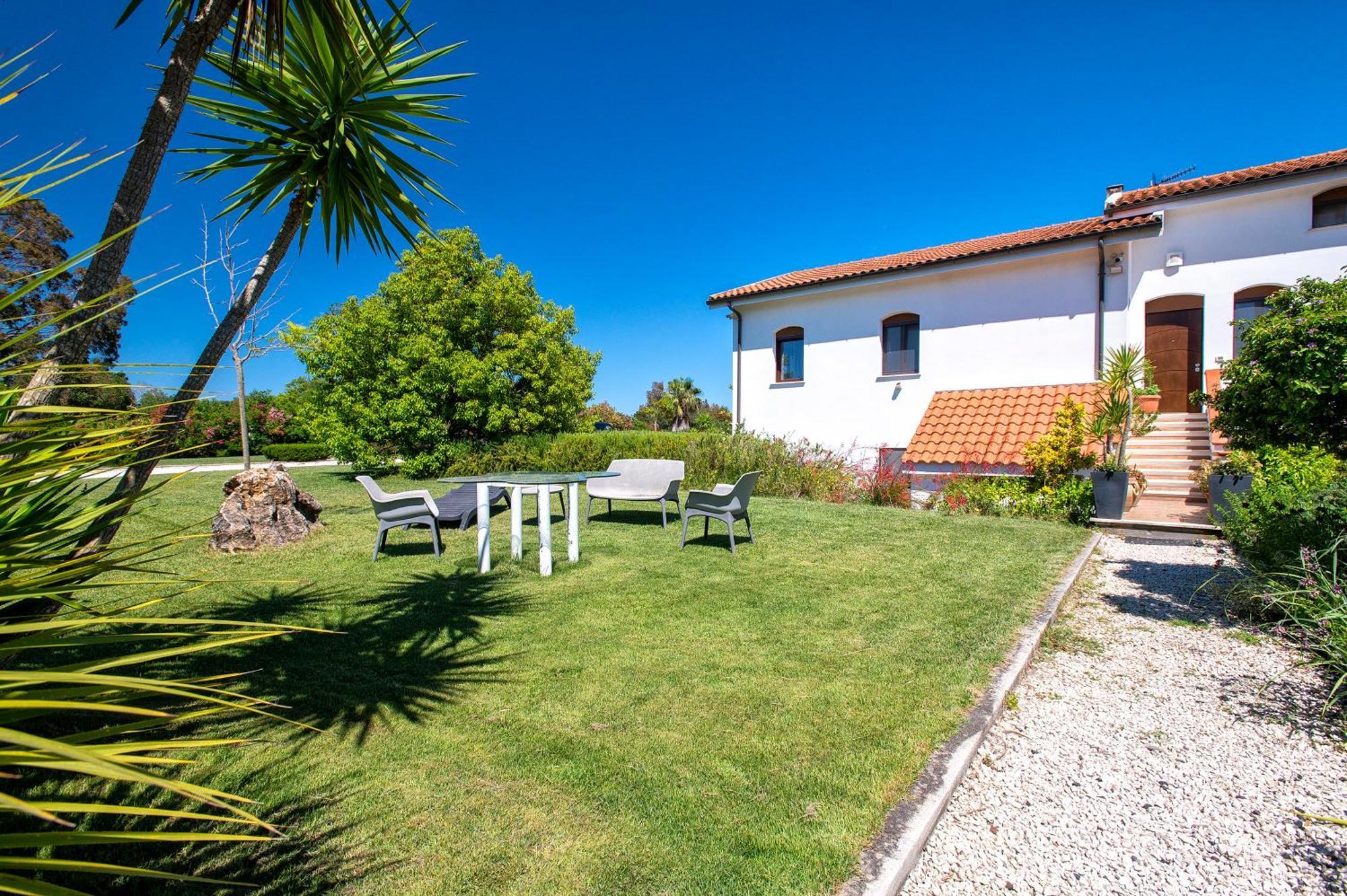 Sardinia Re - Villa Fioretta Flowers Apartments オルメード エクステリア 写真