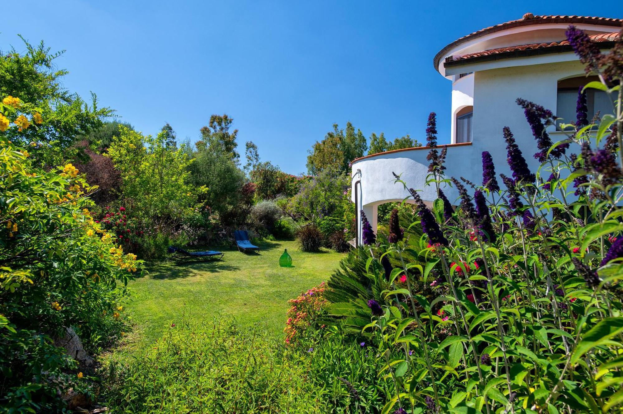 Sardinia Re - Villa Fioretta Flowers Apartments オルメード エクステリア 写真